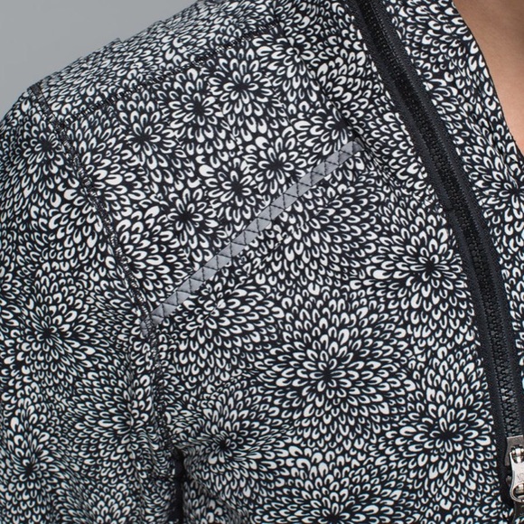 Lululemon hooded jacket, size 2 - Picture 13 of 15